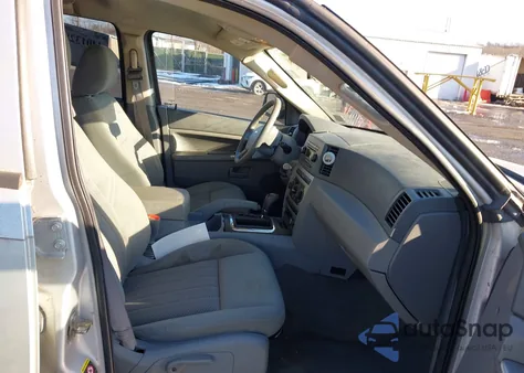 2005 Jeep Grand Cherokee Laredo z USA, uszkodzony, nr VIN 1J8GR48KX5C541332